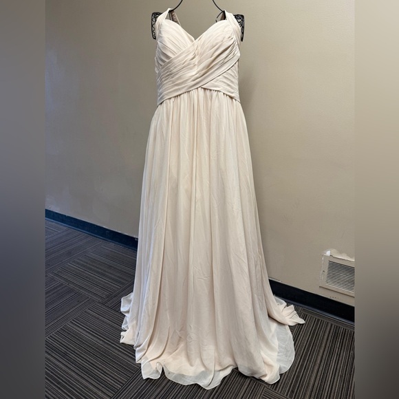 Chic Cream Wedding Dress - Picture 5 of 14